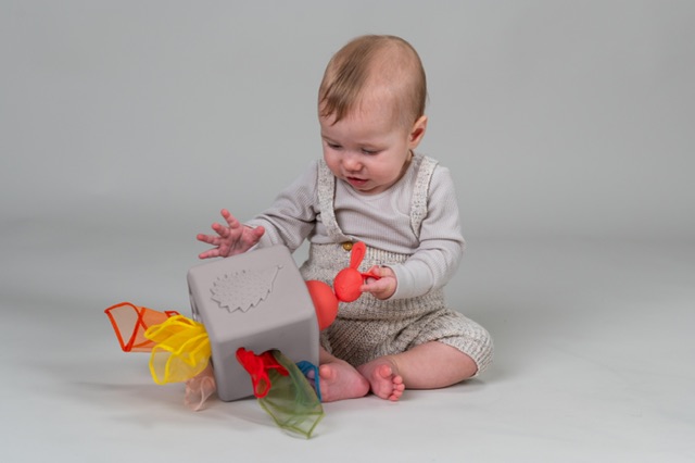 Caja de trapitos Silicona Pop up Taf toys