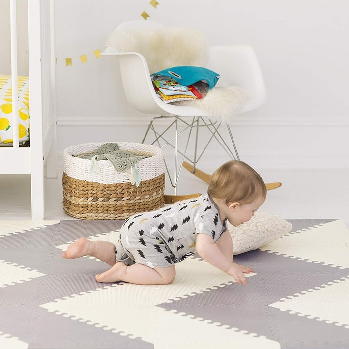 Alfombra armable Gris Crema Skip Hop